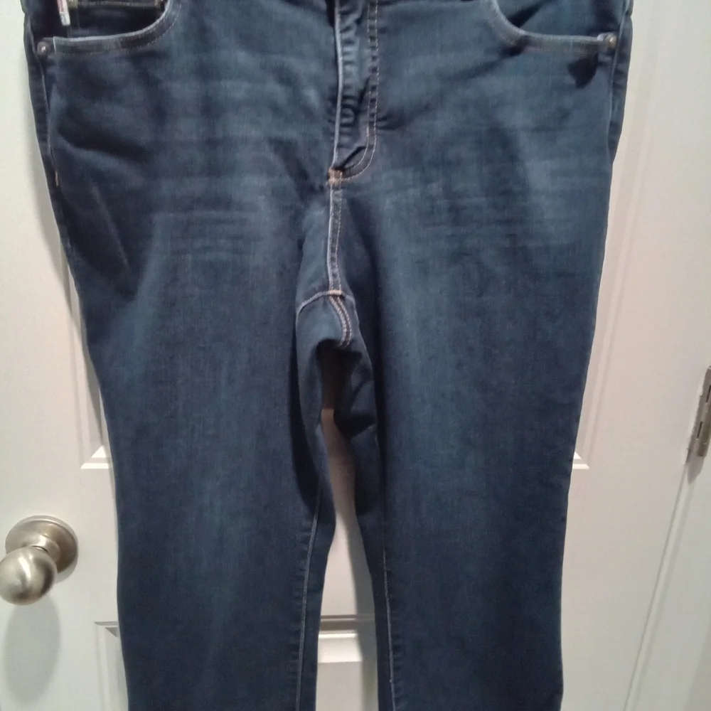 Chaps Plus Size Size 14 Classic Denim Capris Blue Jeans 20" Inseam - Picture 2 of 11